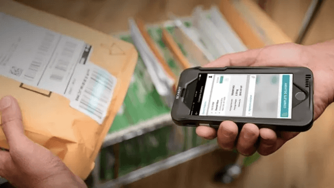 Worker scanning package with smartphone